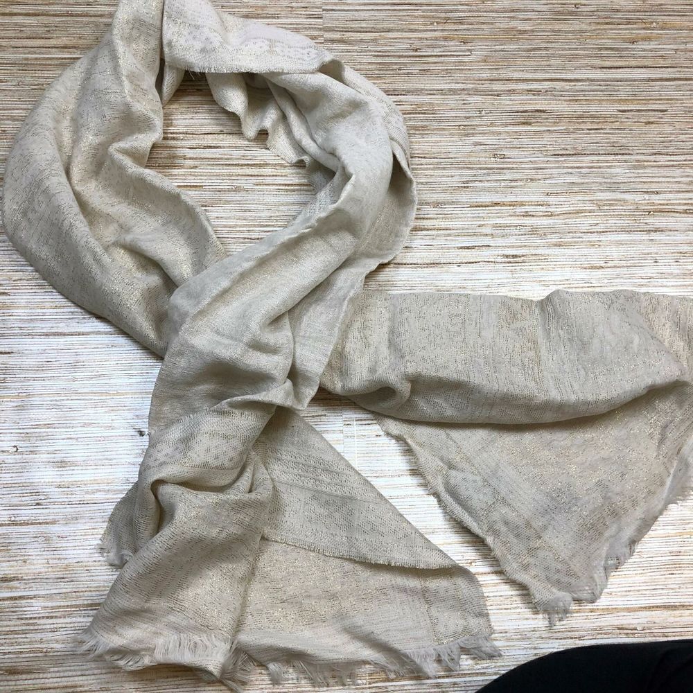 A-126 Badgley Mischka long wrap scarf Ivory /Metallic Gold nwot